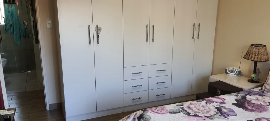 2 Bedroom Property for Sale in Greenstone Hill Gauteng