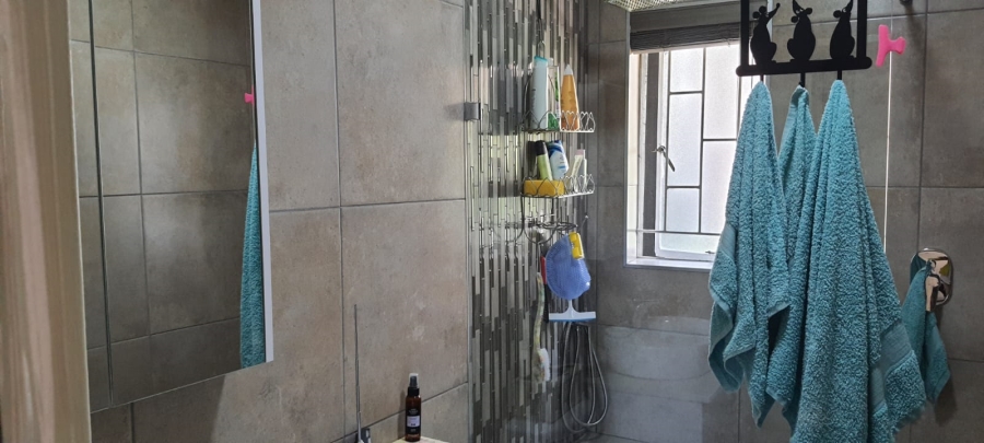 2 Bedroom Property for Sale in Greenstone Hill Gauteng