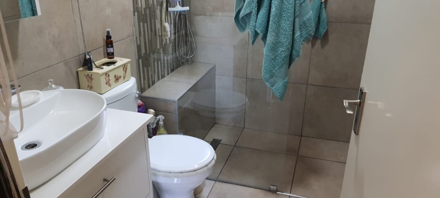 2 Bedroom Property for Sale in Greenstone Hill Gauteng