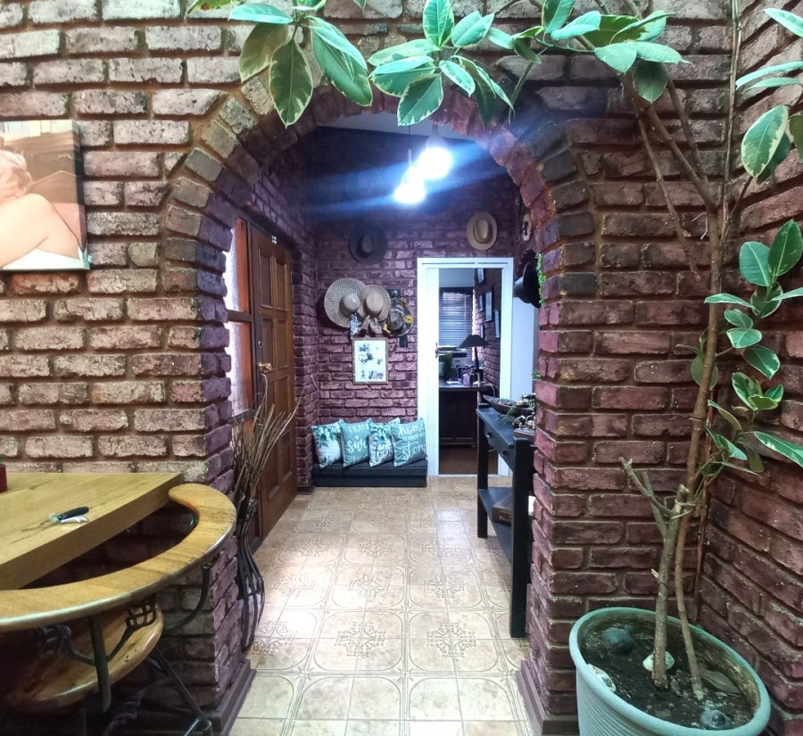 4 Bedroom Property for Sale in Florauna Gauteng