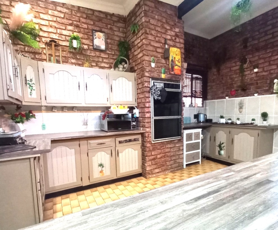 4 Bedroom Property for Sale in Florauna Gauteng