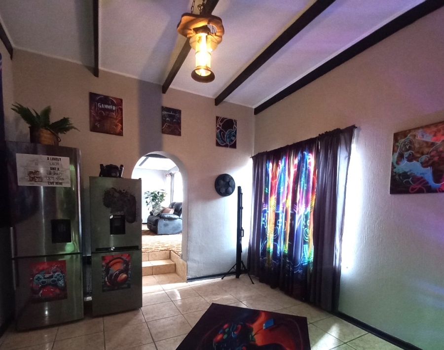 4 Bedroom Property for Sale in Florauna Gauteng