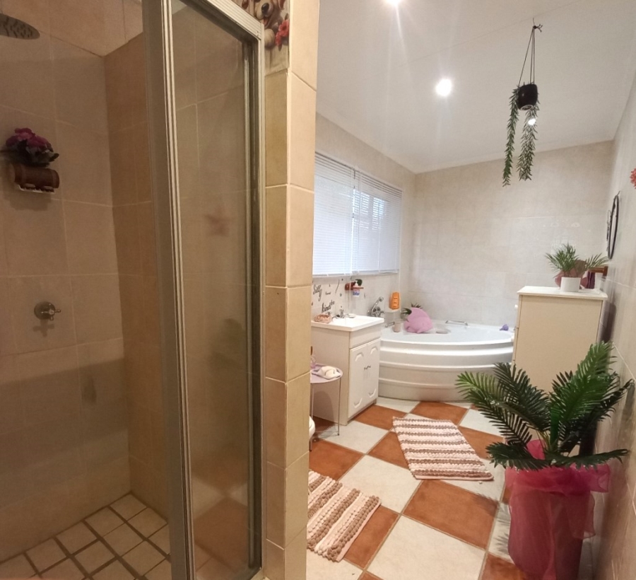 4 Bedroom Property for Sale in Florauna Gauteng