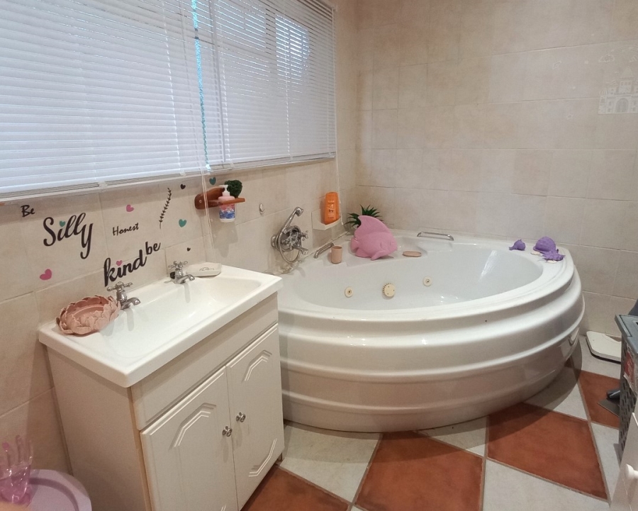 4 Bedroom Property for Sale in Florauna Gauteng