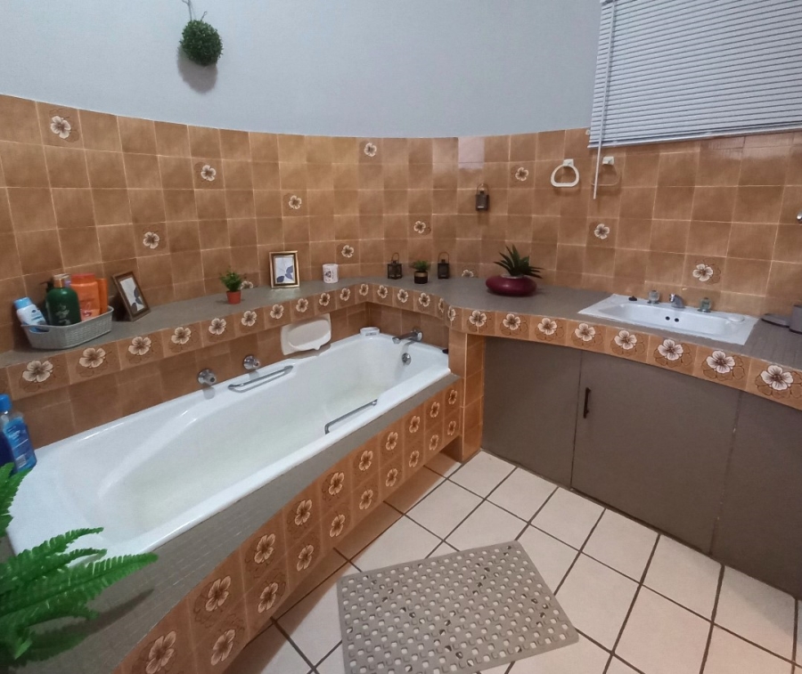 4 Bedroom Property for Sale in Florauna Gauteng