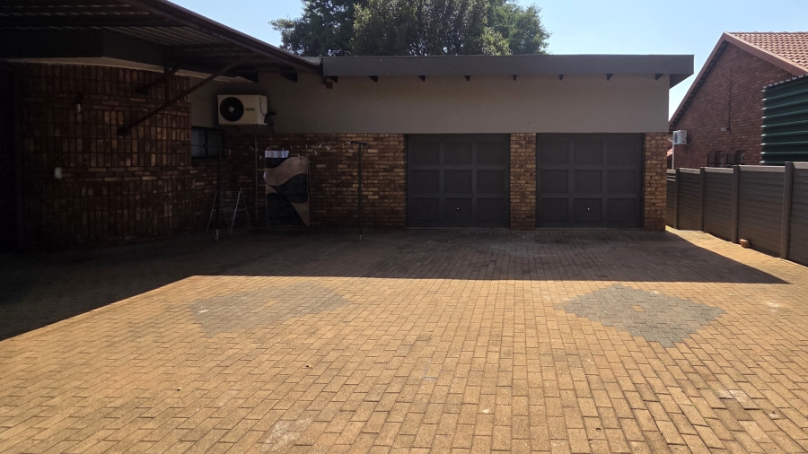 4 Bedroom Property for Sale in Florauna Gauteng