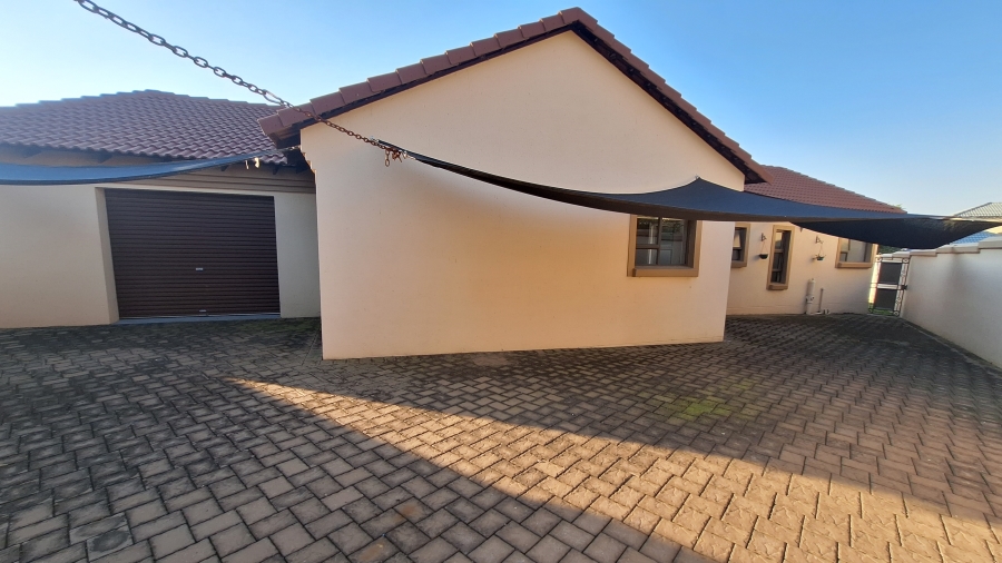 3 Bedroom Property for Sale in Thatchfield Hills Gauteng