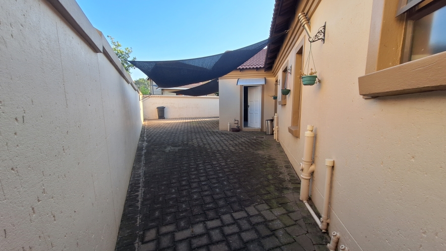 3 Bedroom Property for Sale in Thatchfield Hills Gauteng