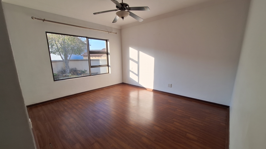 3 Bedroom Property for Sale in Thatchfield Hills Gauteng