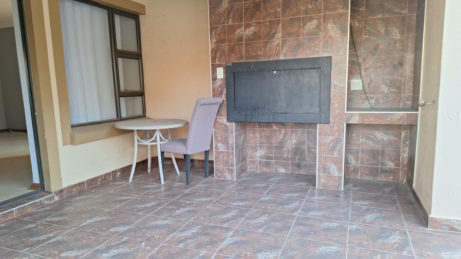 3 Bedroom Property for Sale in Thatchfield Hills Gauteng