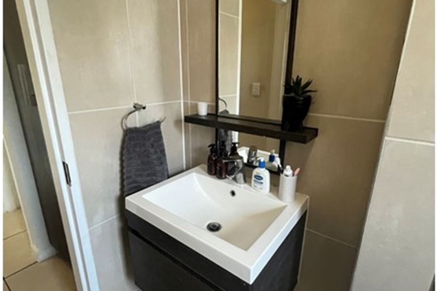 1 Bedroom Property for Sale in Olivedale Gauteng