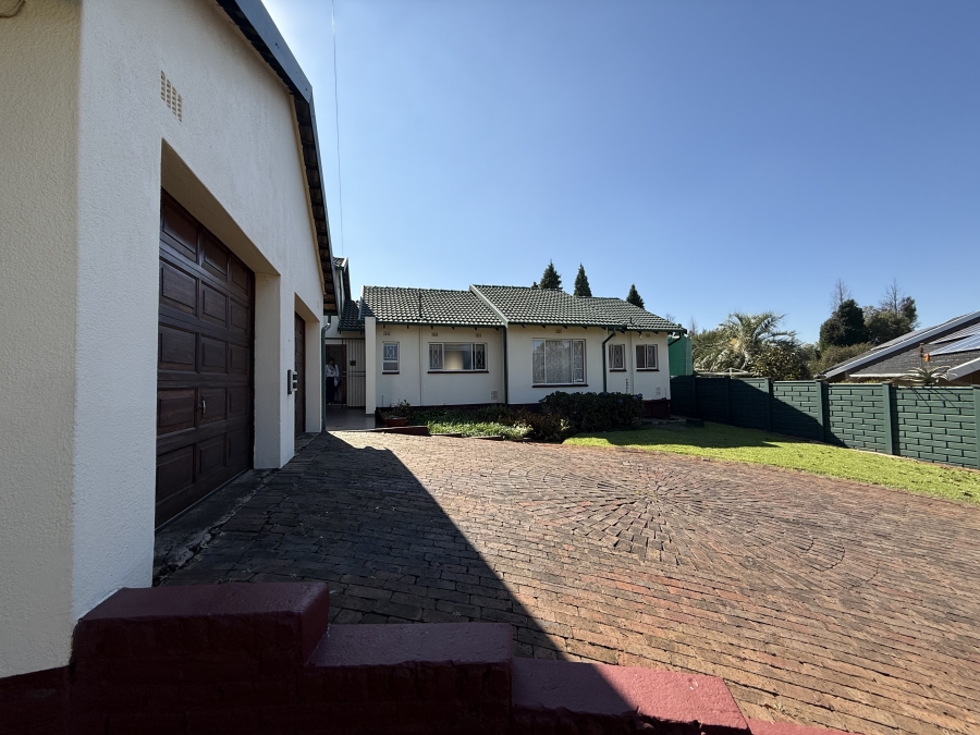 3 Bedroom Property for Sale in Wilro Park Gauteng
