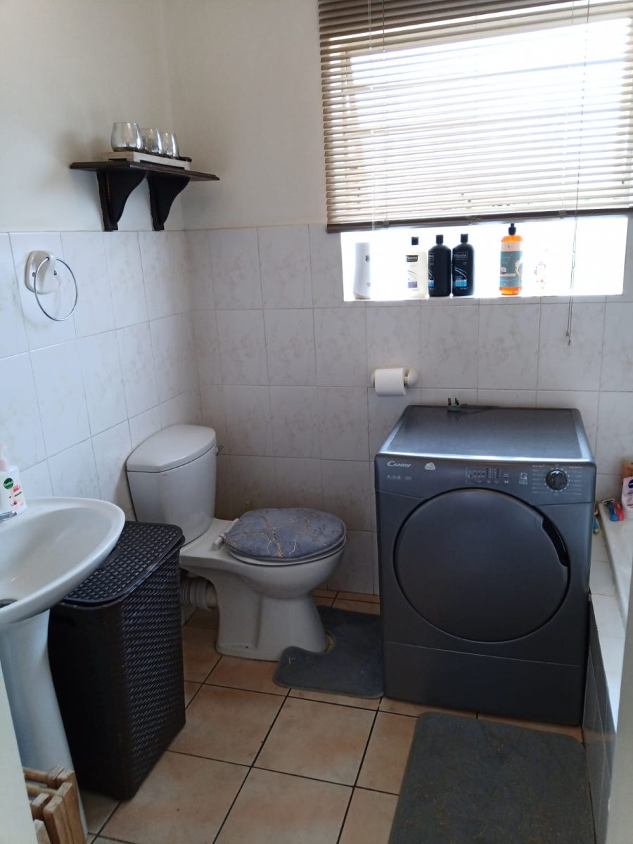2 Bedroom Property for Sale in Ontdekkerspark Gauteng