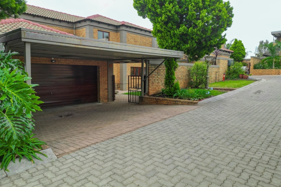 4 Bedroom Property for Sale in Pinehaven Gauteng