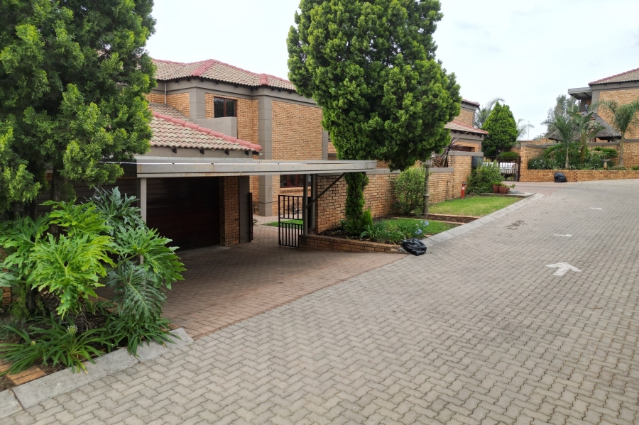 4 Bedroom Property for Sale in Pinehaven Gauteng