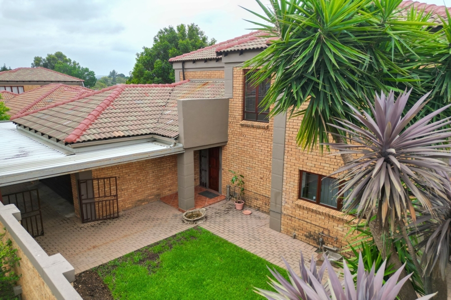 4 Bedroom Property for Sale in Pinehaven Gauteng
