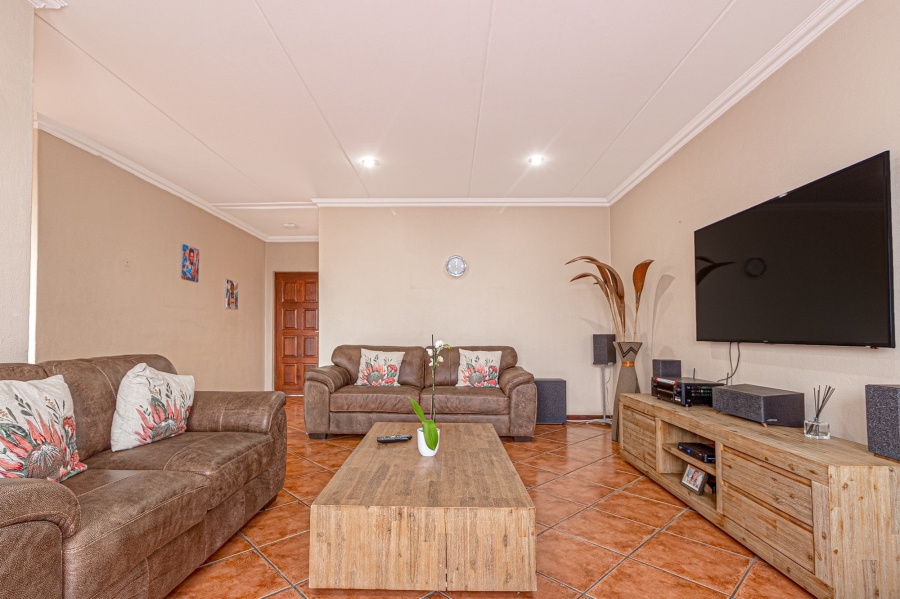 4 Bedroom Property for Sale in Pinehaven Gauteng