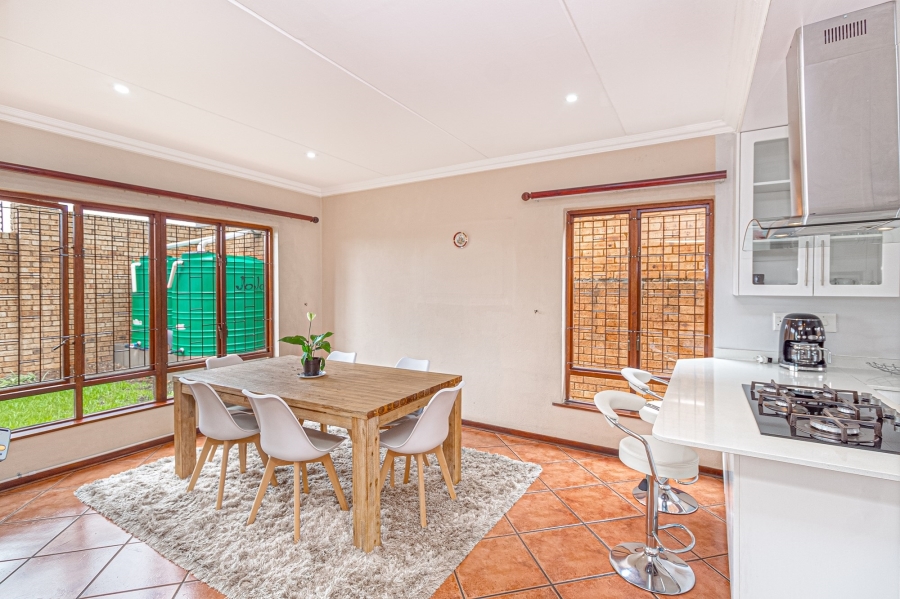 4 Bedroom Property for Sale in Pinehaven Gauteng