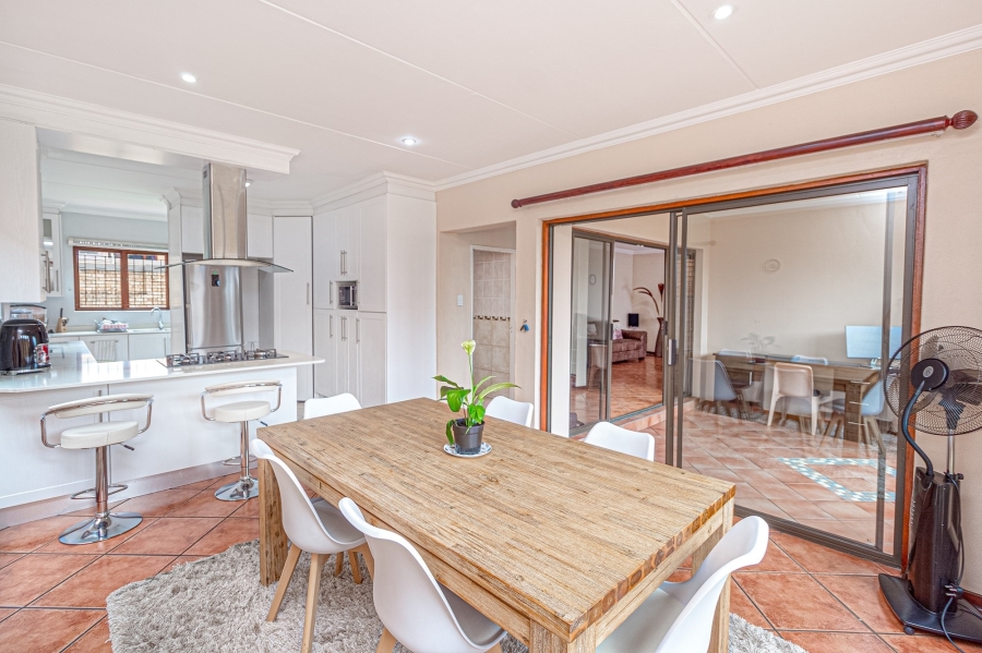 4 Bedroom Property for Sale in Pinehaven Gauteng