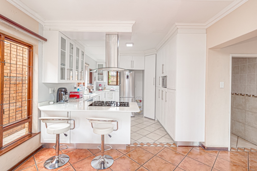 4 Bedroom Property for Sale in Pinehaven Gauteng