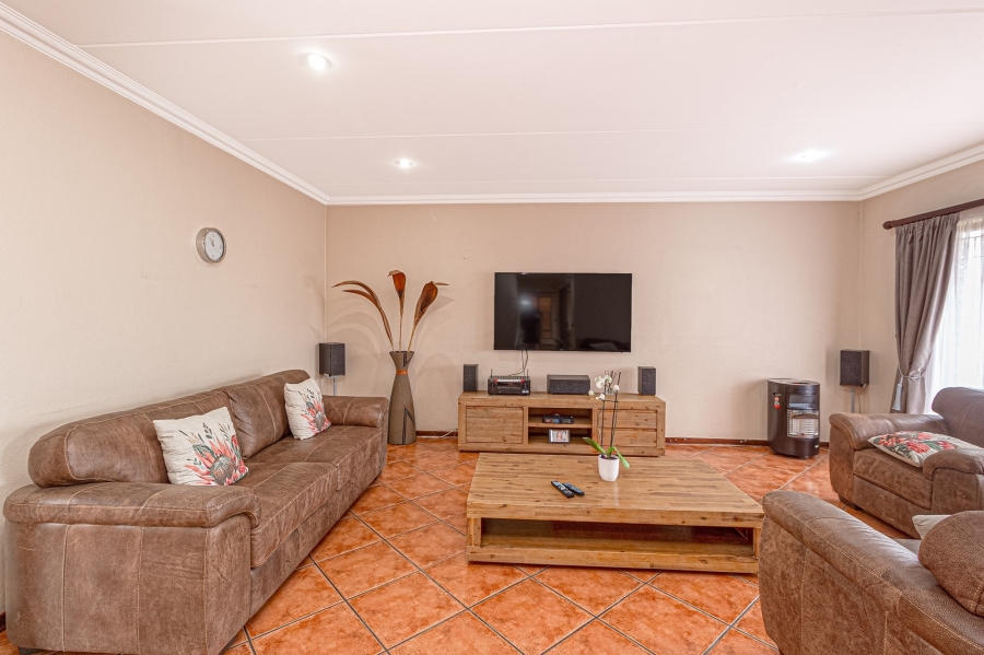 4 Bedroom Property for Sale in Pinehaven Gauteng