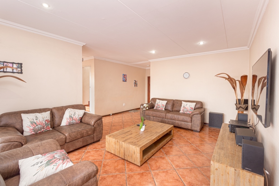 4 Bedroom Property for Sale in Pinehaven Gauteng