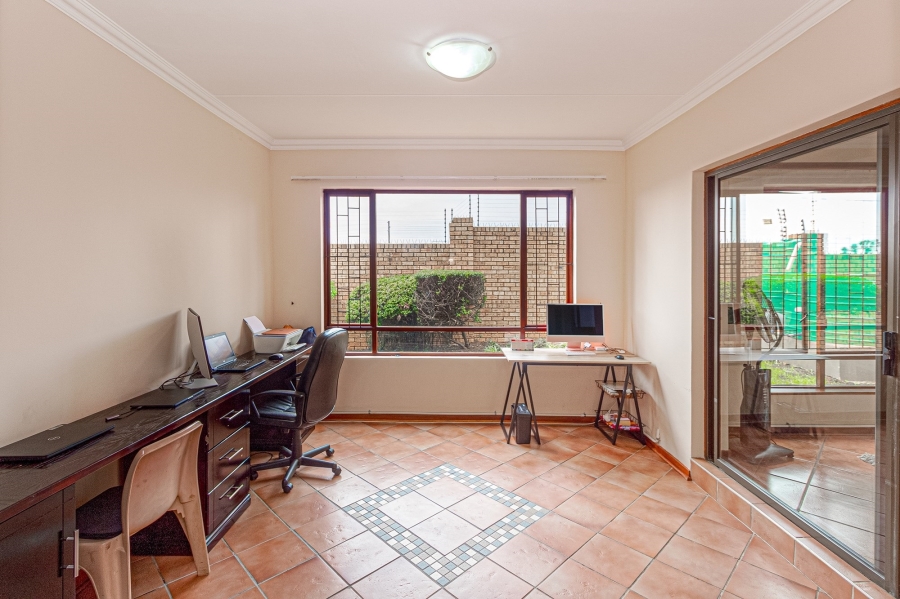 4 Bedroom Property for Sale in Pinehaven Gauteng