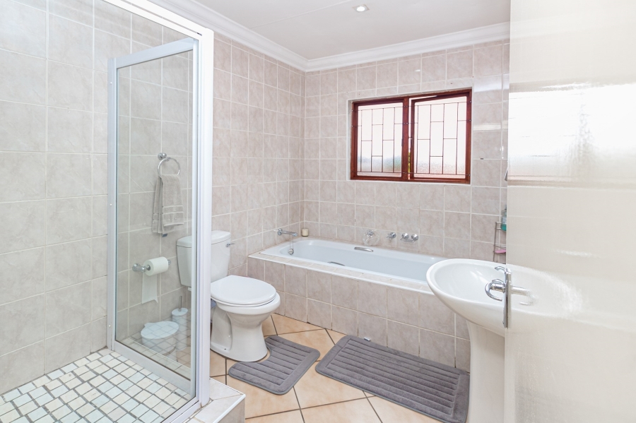 4 Bedroom Property for Sale in Pinehaven Gauteng