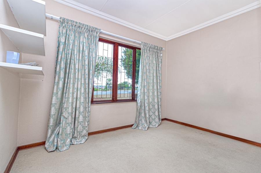 4 Bedroom Property for Sale in Pinehaven Gauteng