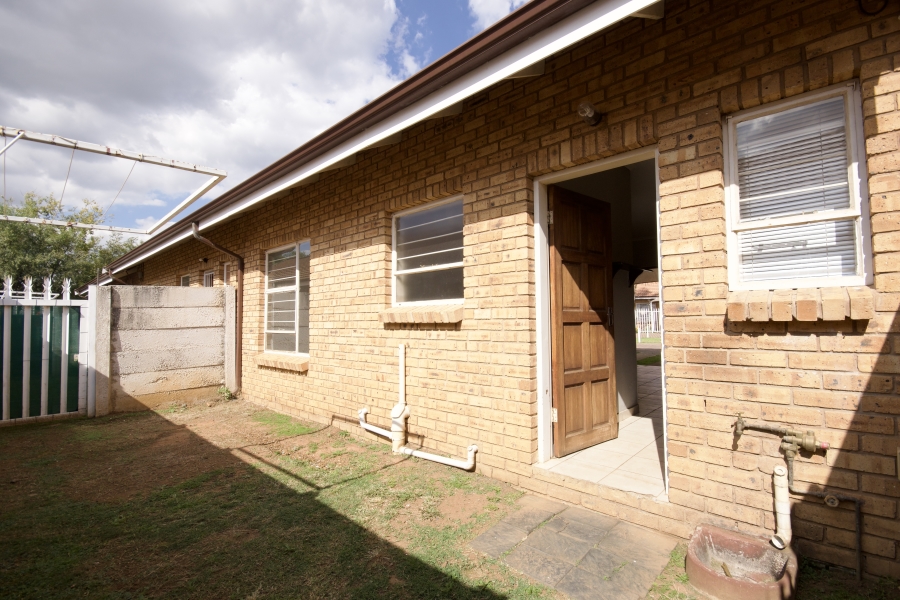 2 Bedroom Property for Sale in Greenhills Gauteng