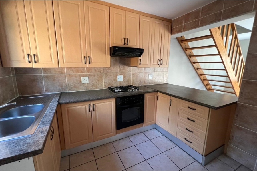 To Let 2 Bedroom Property for Rent in Noordwyk Gauteng