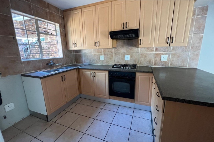 To Let 2 Bedroom Property for Rent in Noordwyk Gauteng