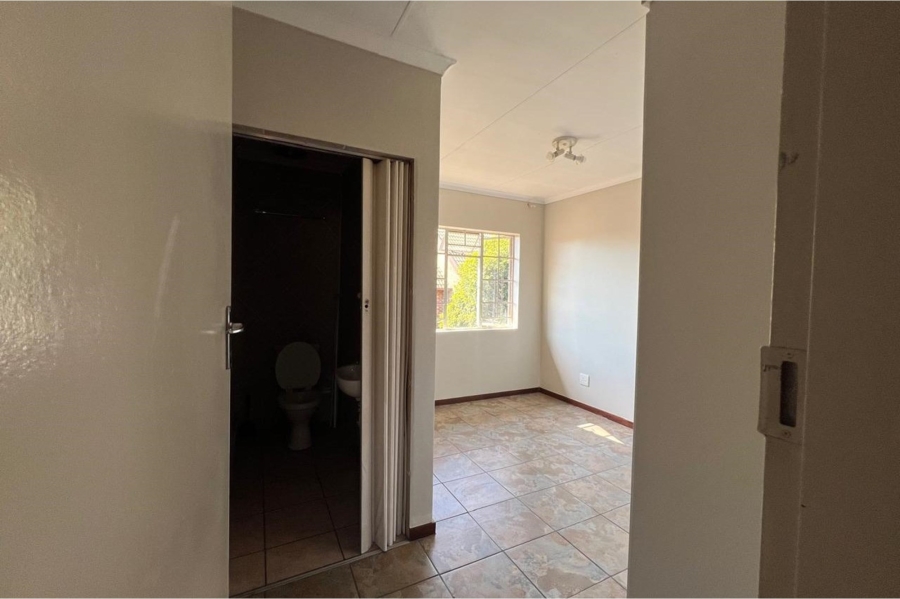 To Let 2 Bedroom Property for Rent in Noordwyk Gauteng