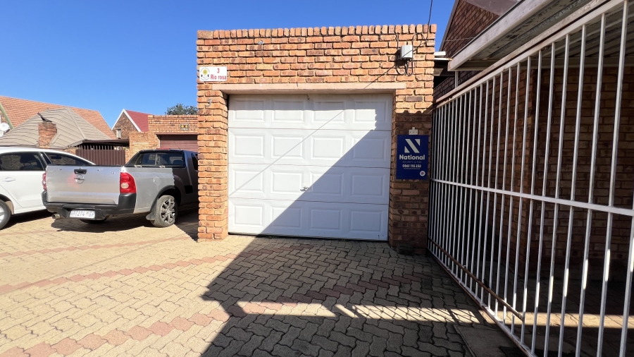 3 Bedroom Property for Sale in Helikonpark Gauteng