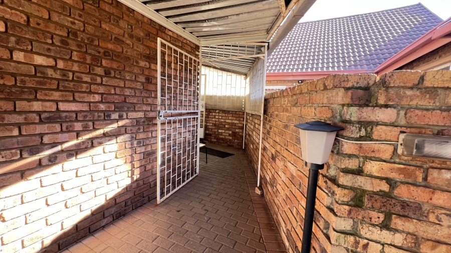 3 Bedroom Property for Sale in Helikonpark Gauteng