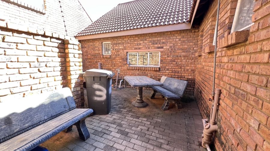 3 Bedroom Property for Sale in Helikonpark Gauteng