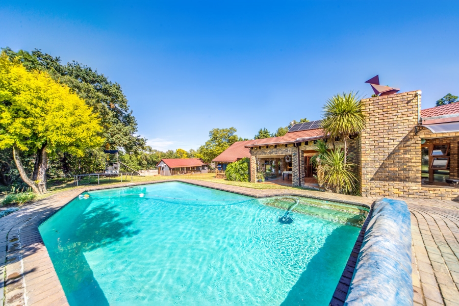 7 Bedroom Property for Sale in Petervale Gauteng
