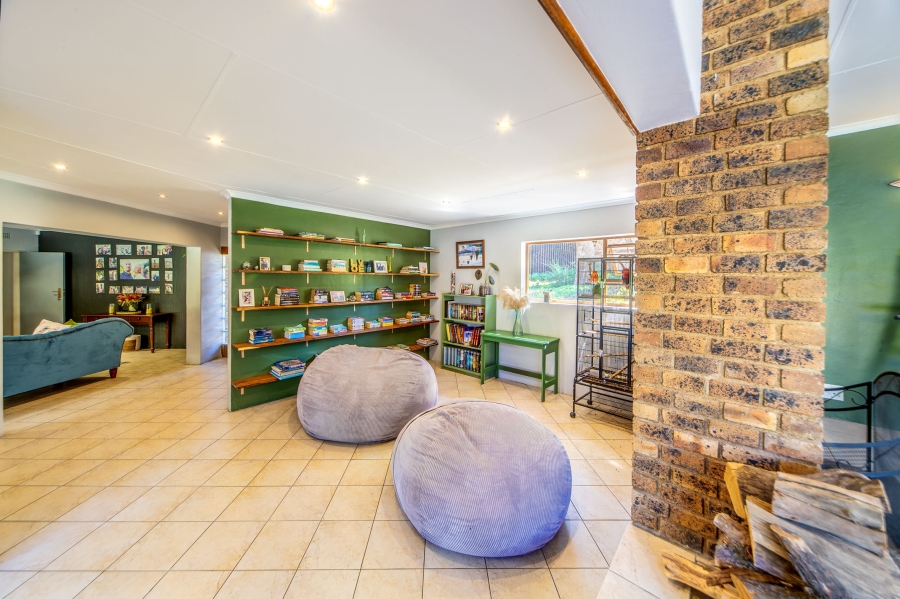 7 Bedroom Property for Sale in Petervale Gauteng