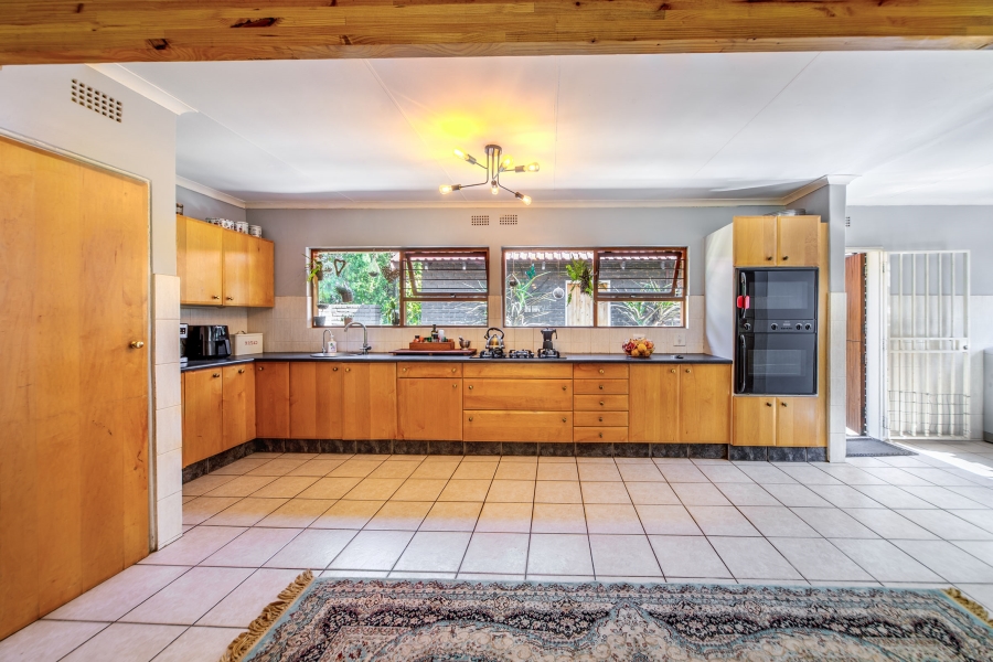 7 Bedroom Property for Sale in Petervale Gauteng