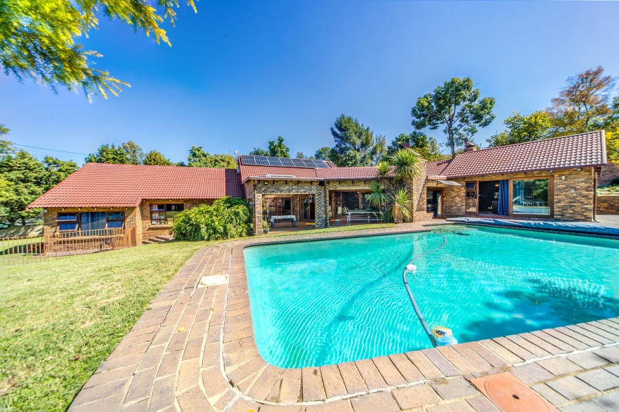 7 Bedroom Property for Sale in Petervale Gauteng
