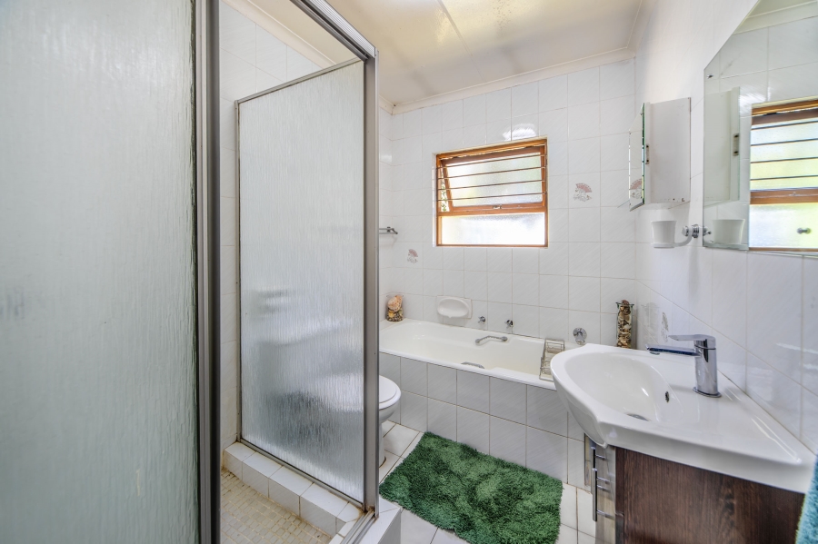 7 Bedroom Property for Sale in Petervale Gauteng