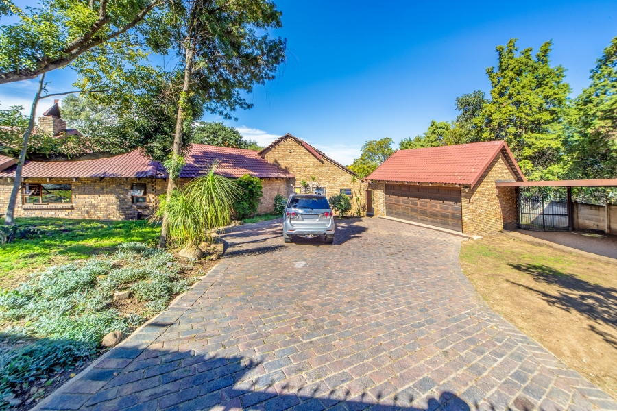 7 Bedroom Property for Sale in Petervale Gauteng
