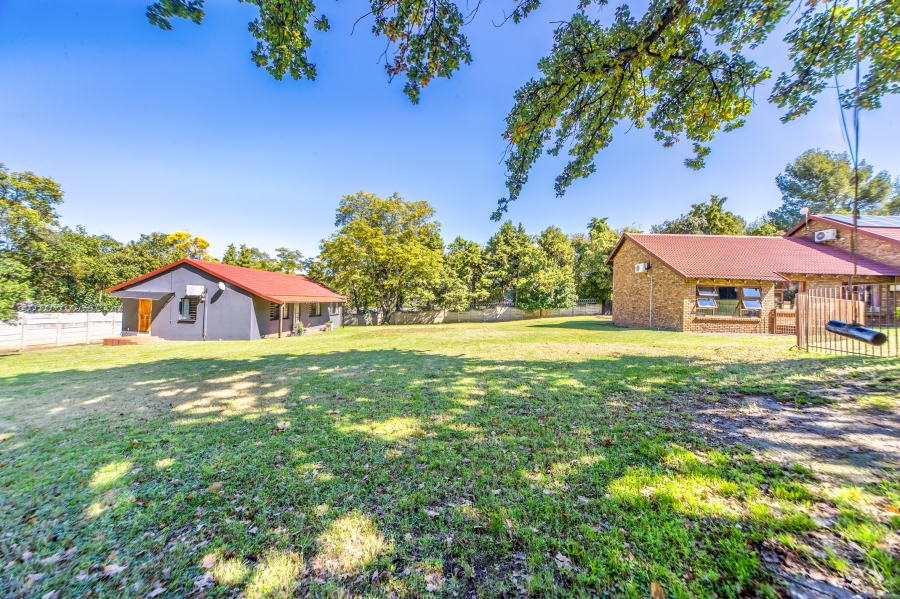 7 Bedroom Property for Sale in Petervale Gauteng
