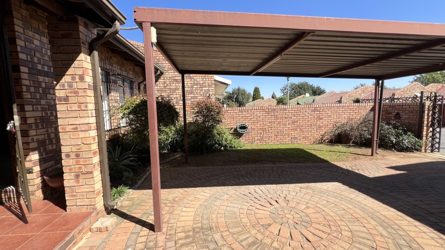 2 Bedroom Property for Sale in Greenhills Gauteng