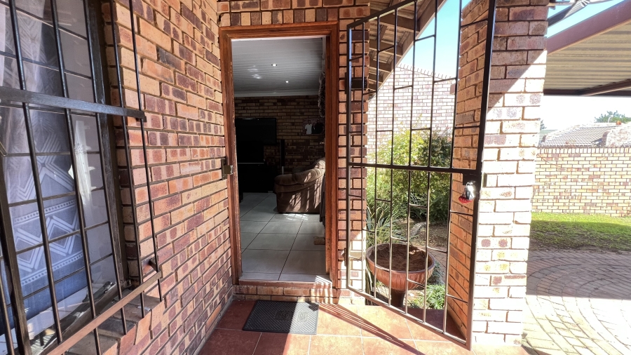 2 Bedroom Property for Sale in Greenhills Gauteng