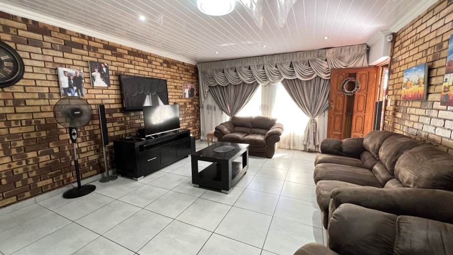2 Bedroom Property for Sale in Greenhills Gauteng