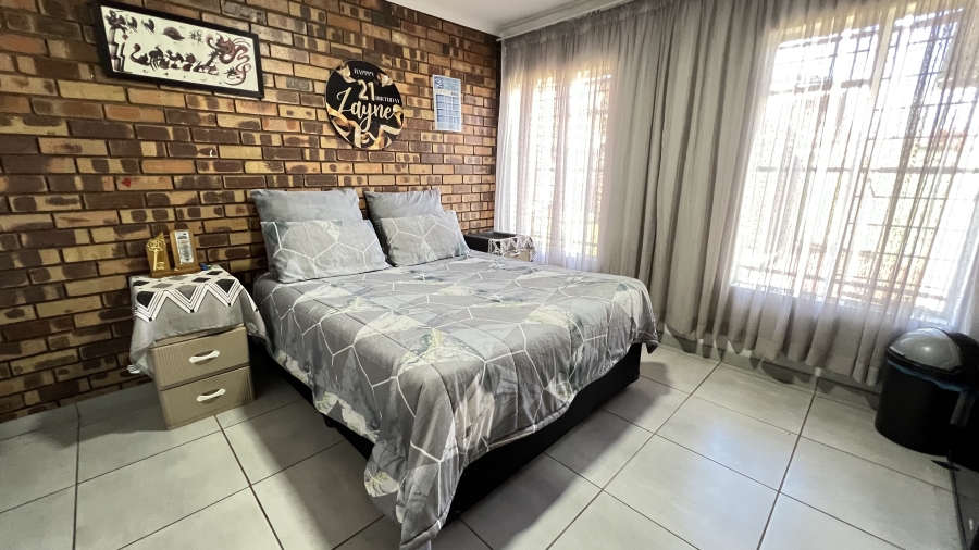 2 Bedroom Property for Sale in Greenhills Gauteng
