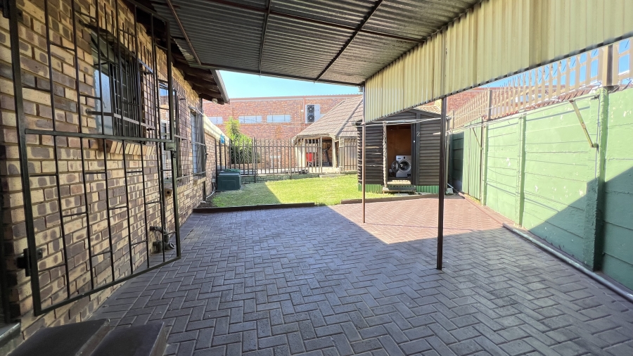 2 Bedroom Property for Sale in Greenhills Gauteng