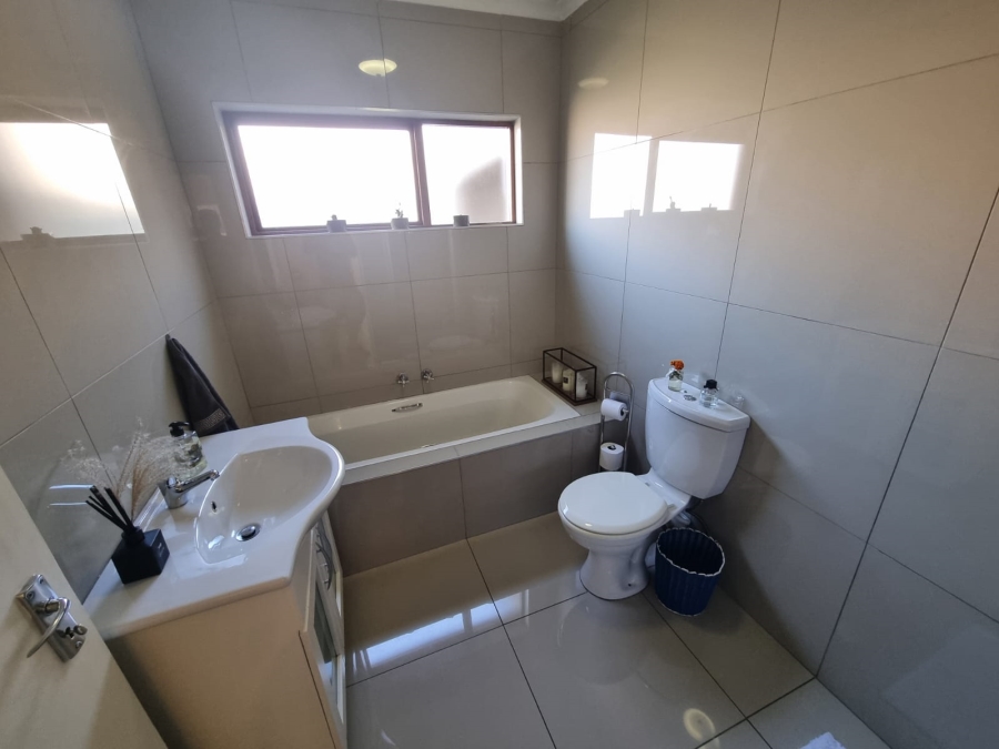 To Let 2 Bedroom Property for Rent in Meyersdal Gauteng