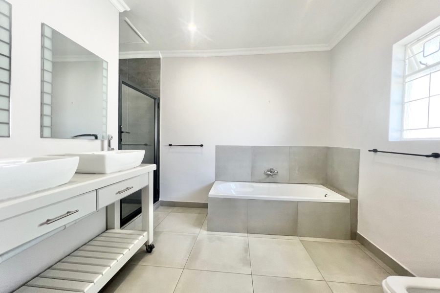 To Let 2 Bedroom Property for Rent in Magaliessig Gauteng